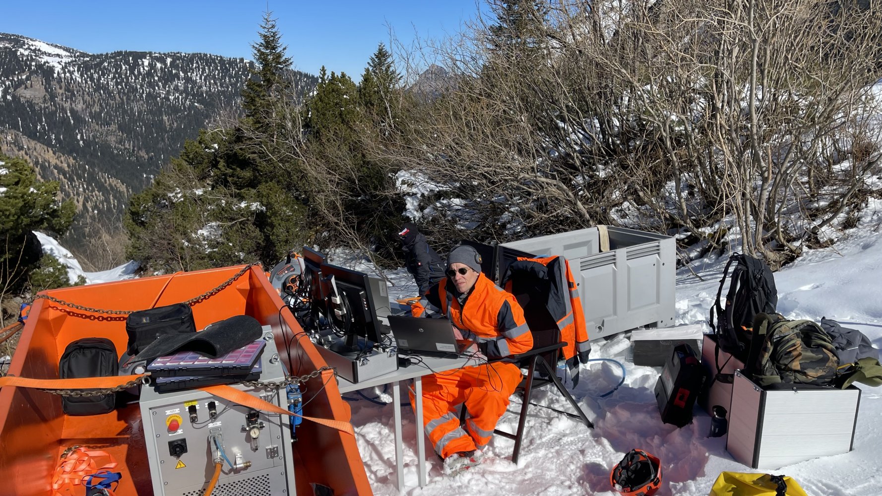 At icy heights – ultrasonic pipe robot climbs the Alps
